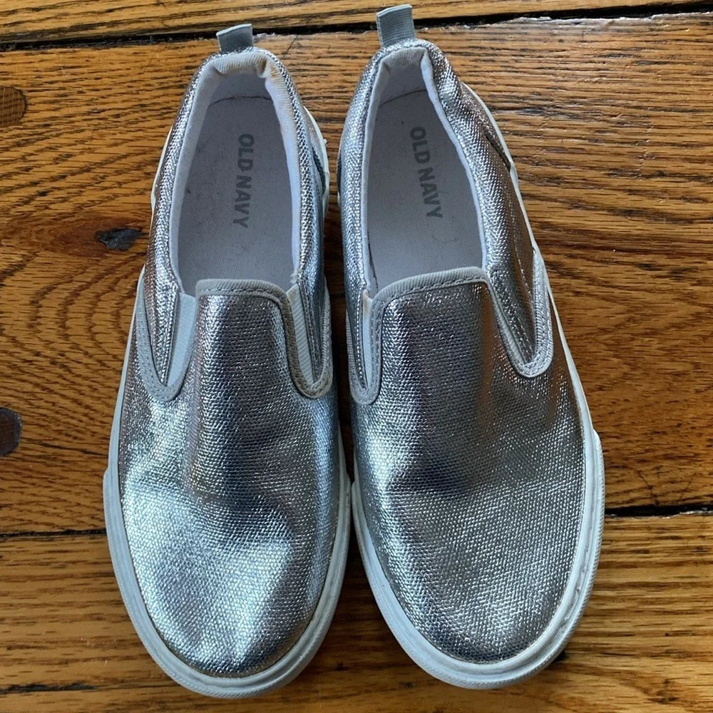 Old navy size 1 silver slip ons